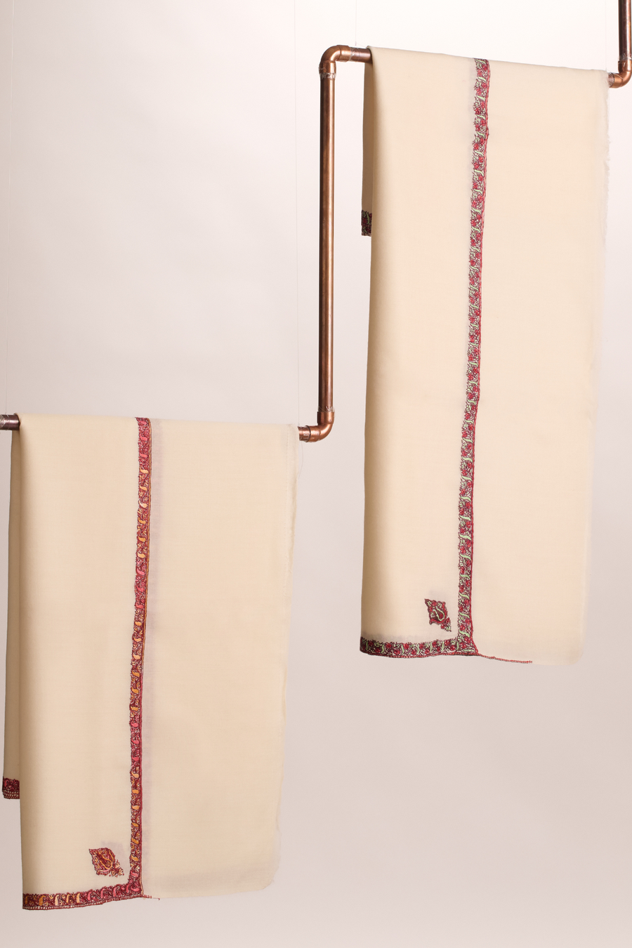 Hashi Mini - Cashmina Small Hashi Border Shawl        (L-R : Cream With Red Hashi Border; Cream with Floral Hashi Border)
