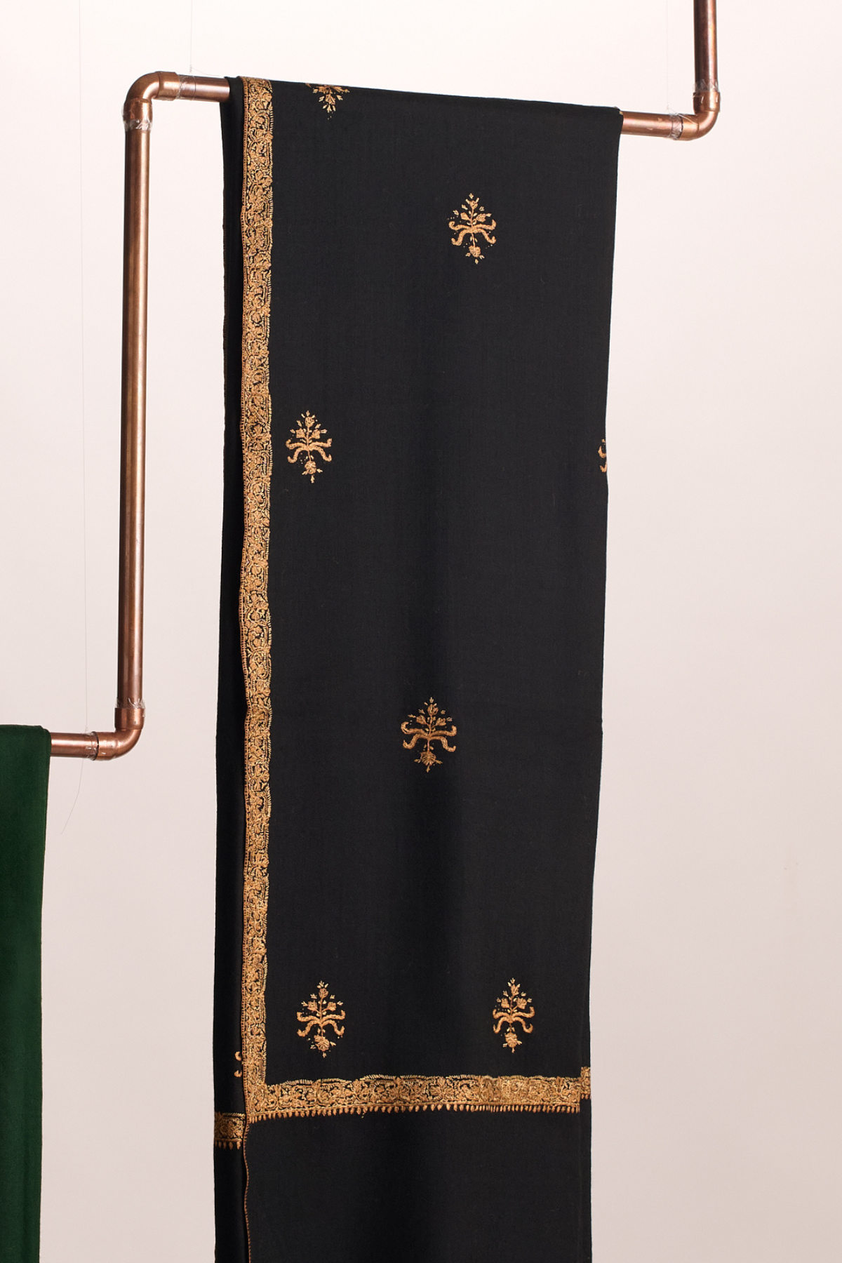 Cashmina Hashi - Cashmina Hashi Buti Shawl