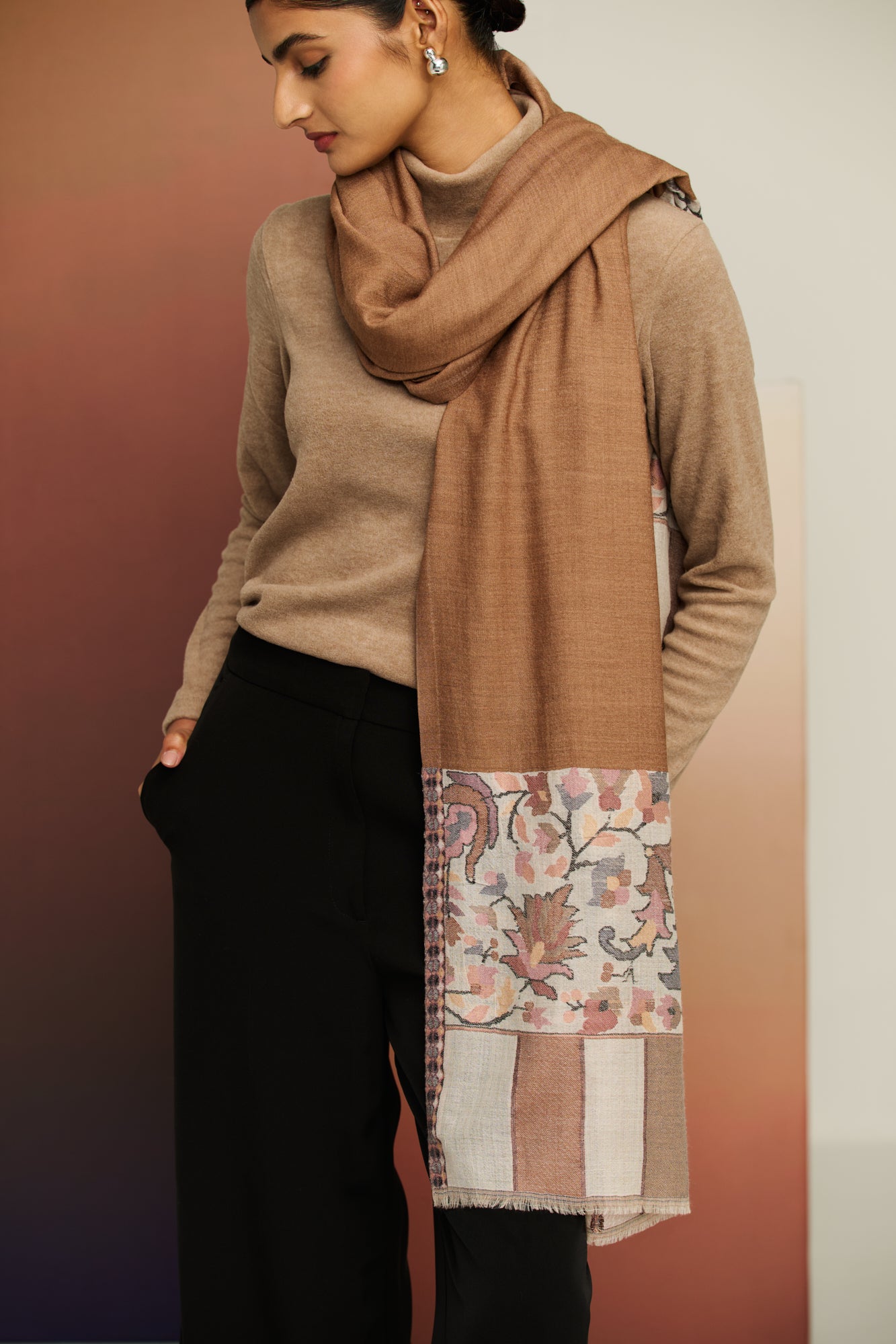 Kani Crest - Kani Border Shawl