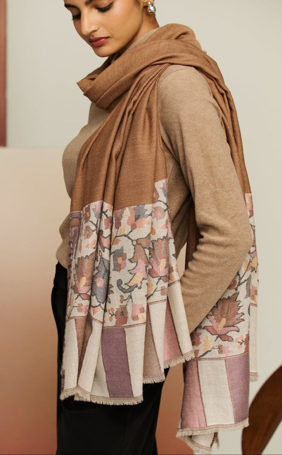 Kani Crest - Kani Border Shawl