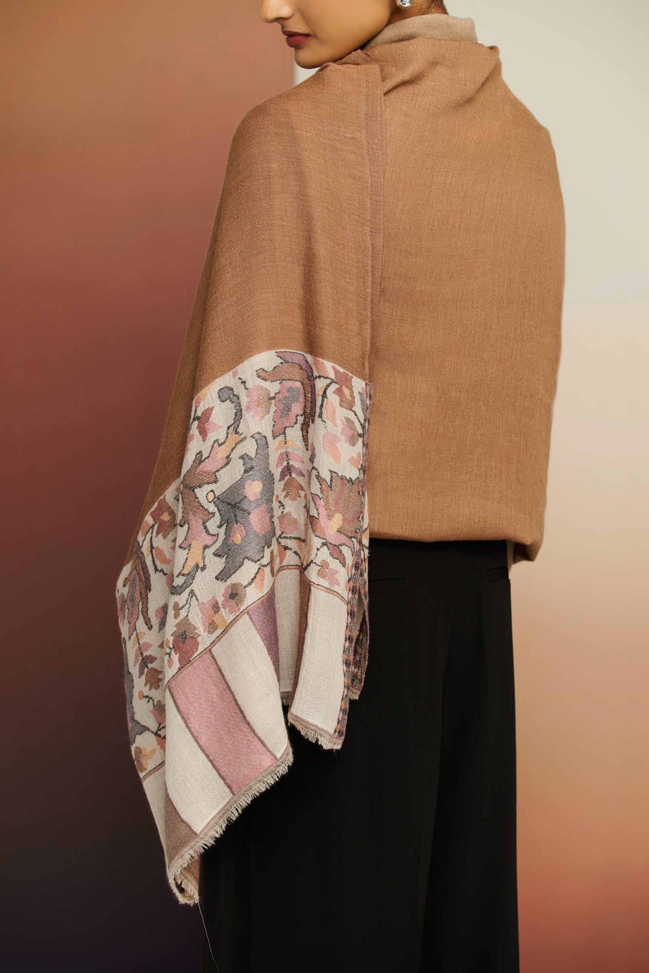 Kani Crest - Kani Border Shawl
