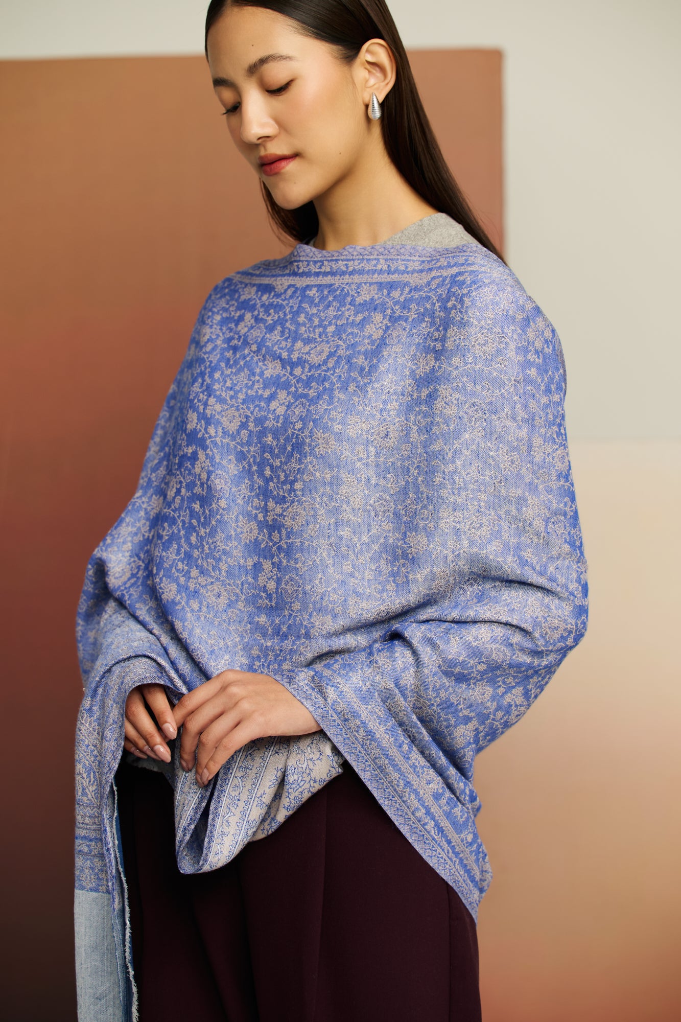Fine Wool Muddal Reversible Self Jali Stole