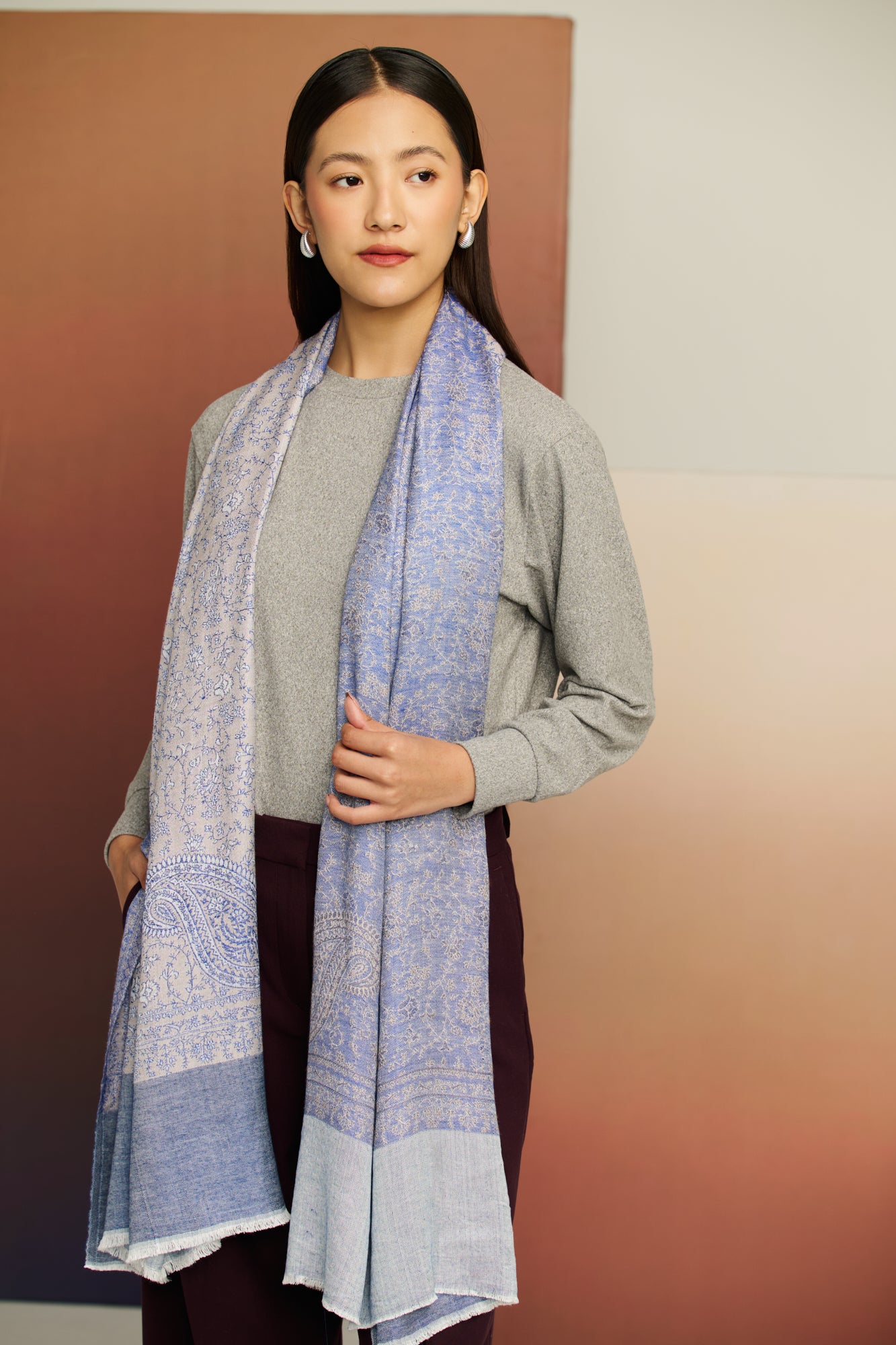 Fine Wool Muddal Reversible Self Jali Stole