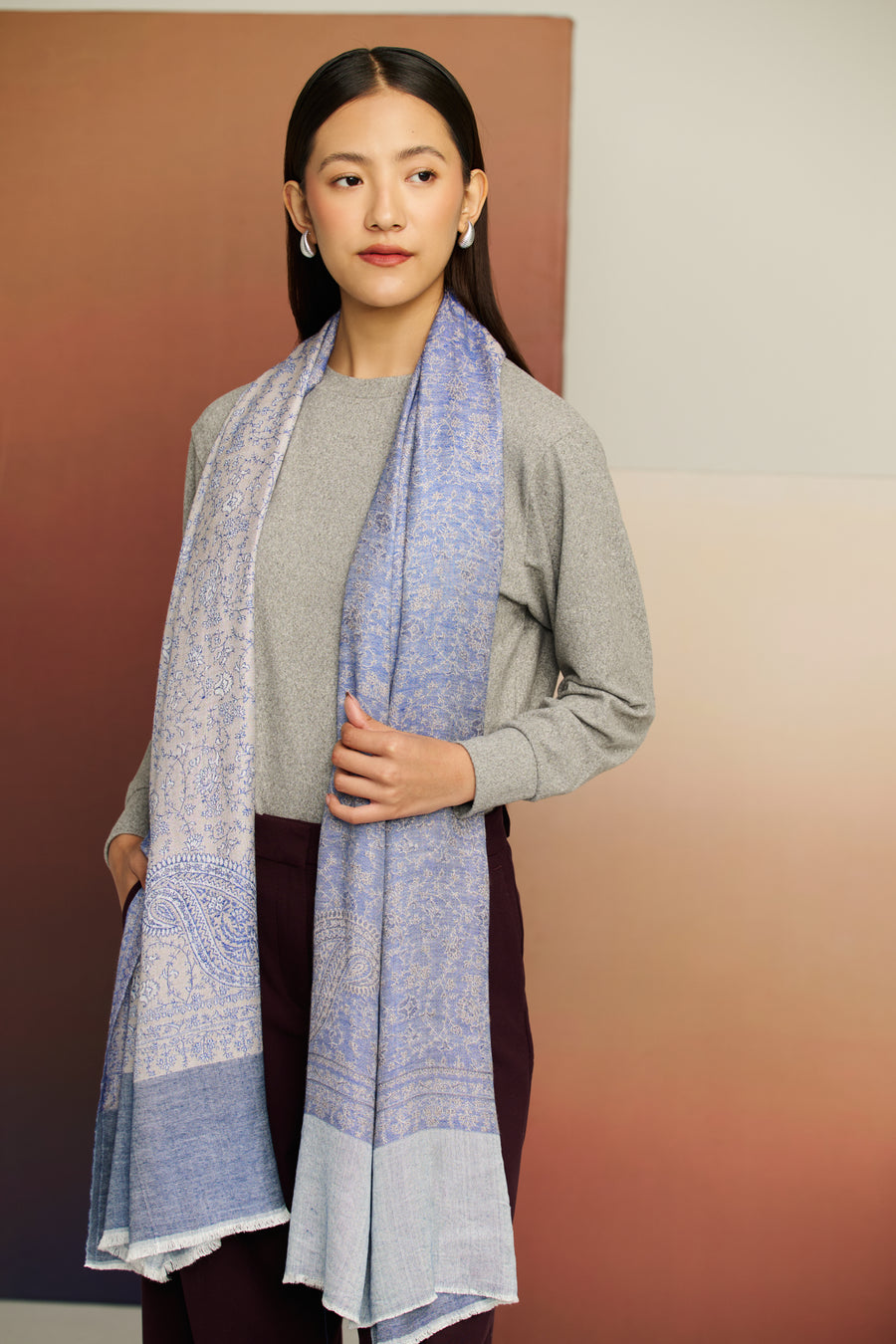 Fine Wool Muddal Reversible Self Jali Stole